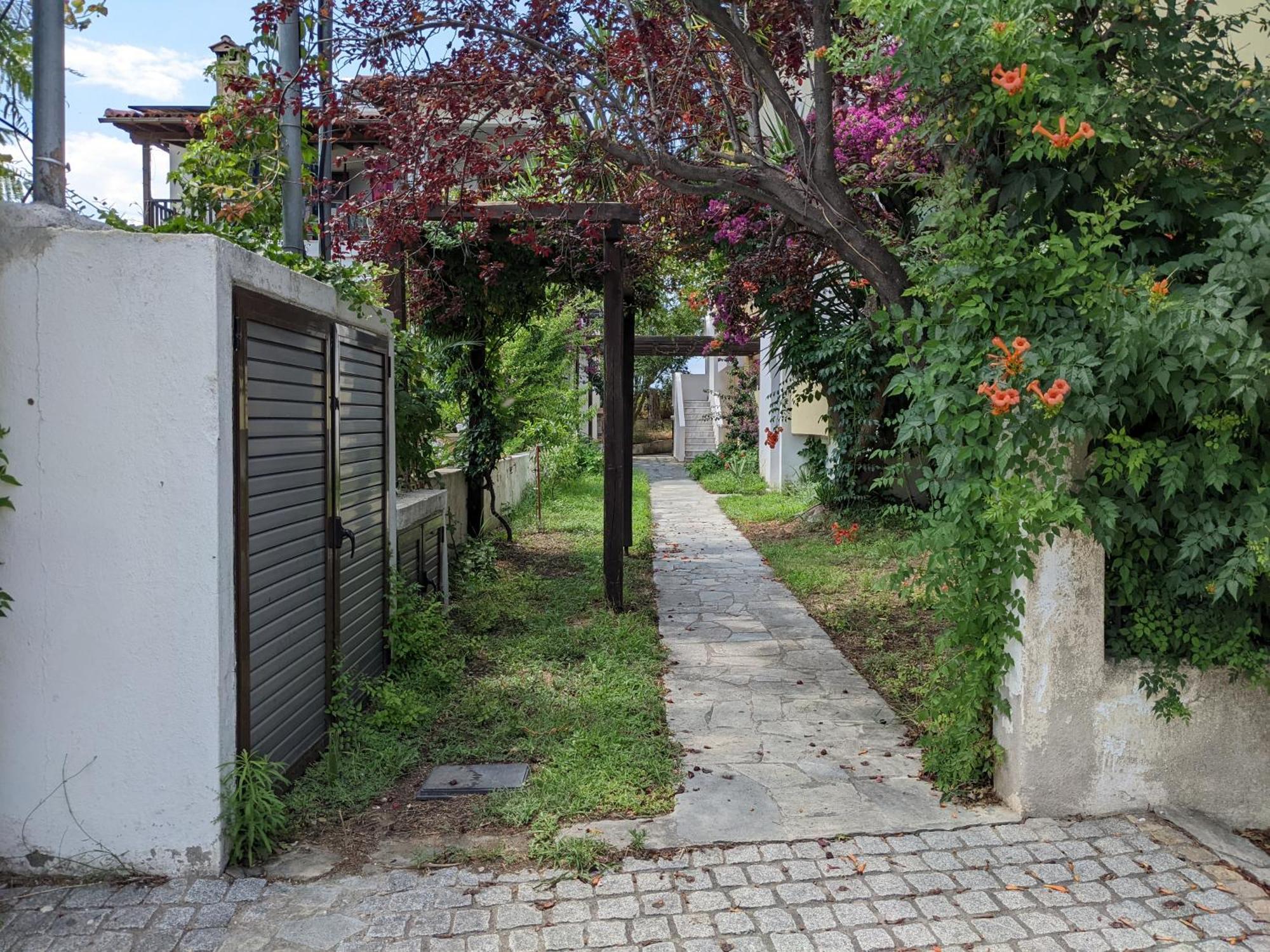 Melina Apartments Нікіті Екстер'єр фото