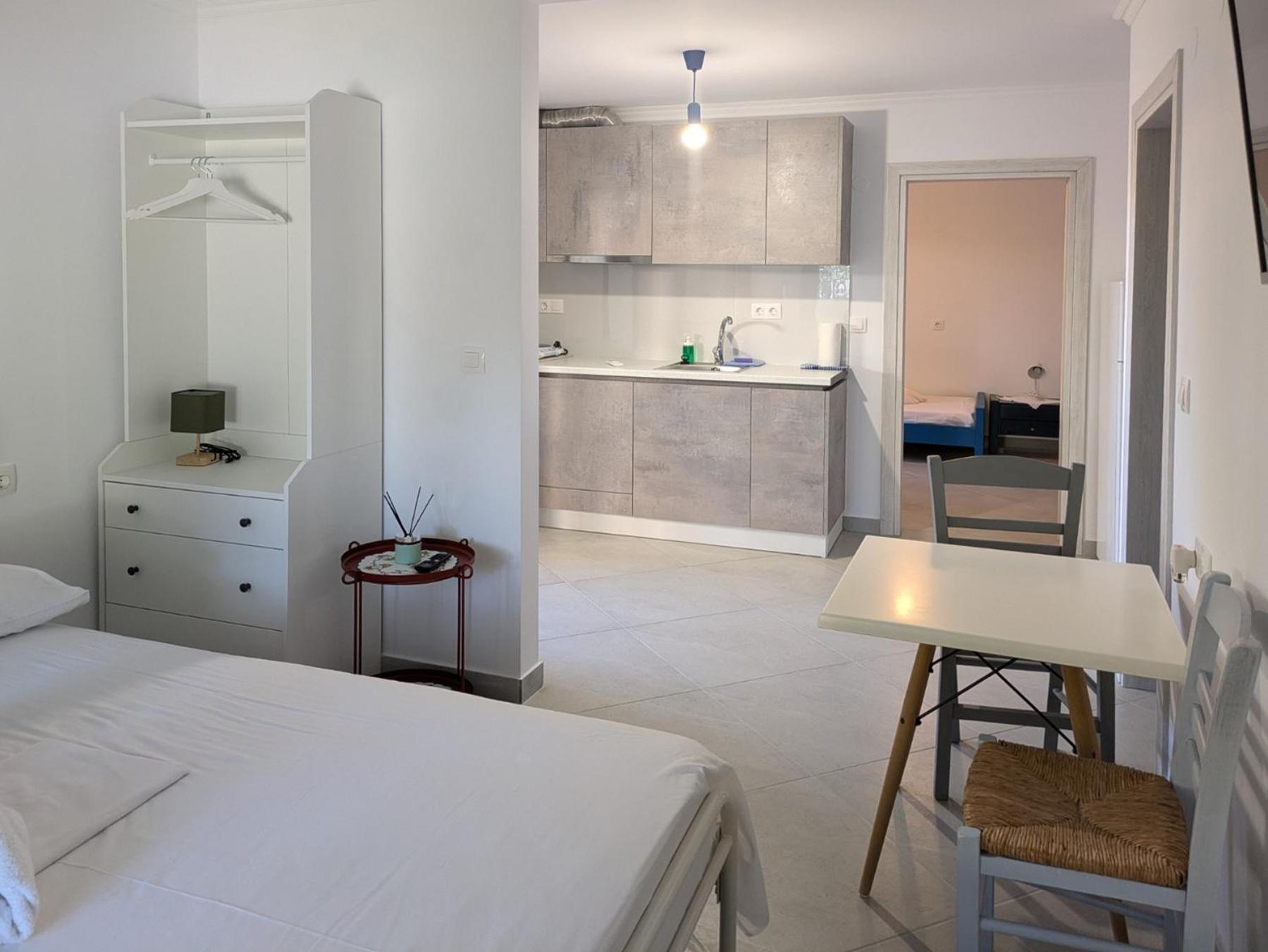 Melina Apartments Нікіті Екстер'єр фото
